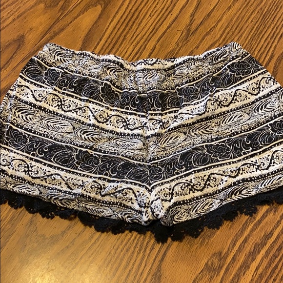 Printed crochet shorts - Picture 5 of 6